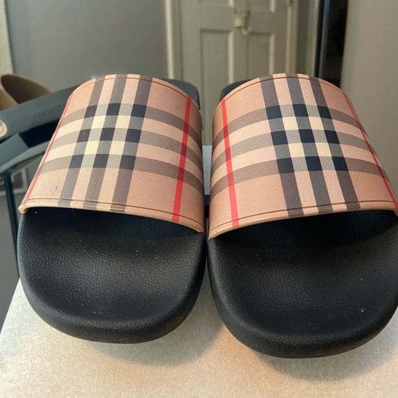 Burberry slides - Picture 3 of 4